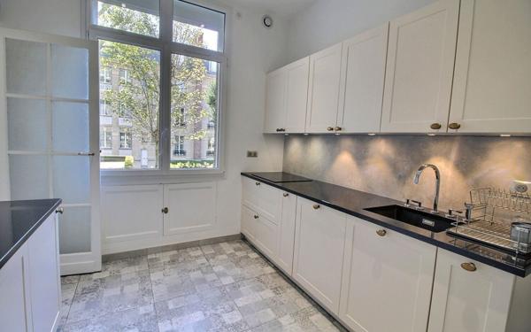 Appartement à vendre    6 pièces • 184,15 m2 Saint-Mandé