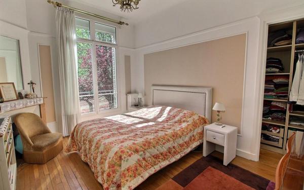 Appartement à vendre    6 pièces • 184,15 m2 Saint-Mandé