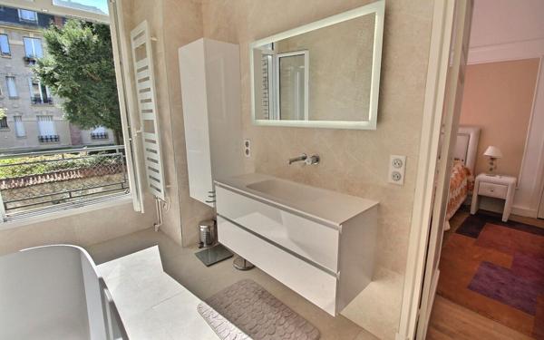 Appartement à vendre    6 pièces • 184,15 m2 Saint-Mandé