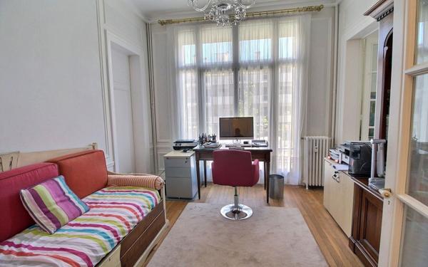 Appartement à vendre    6 pièces • 184,15 m2 Saint-Mandé