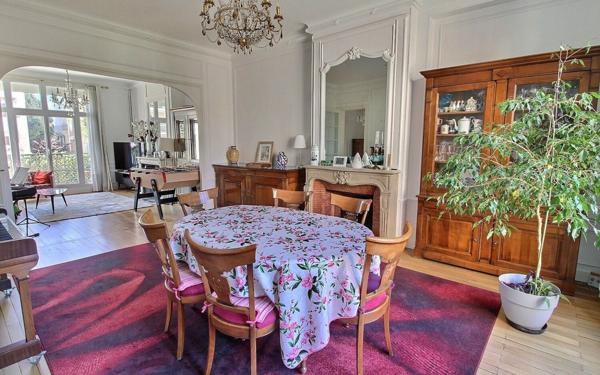 Appartement à vendre    6 pièces • 184,15 m2 Saint-Mandé