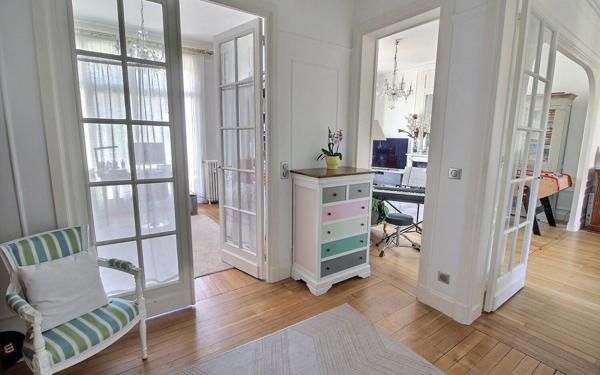 Appartement à vendre    6 pièces • 184,15 m2 Saint-Mandé
