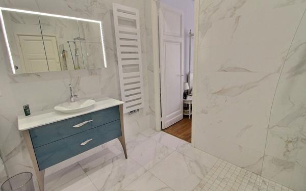 Appartement à vendre    6 pièces • 184,15 m2 Saint-Mandé