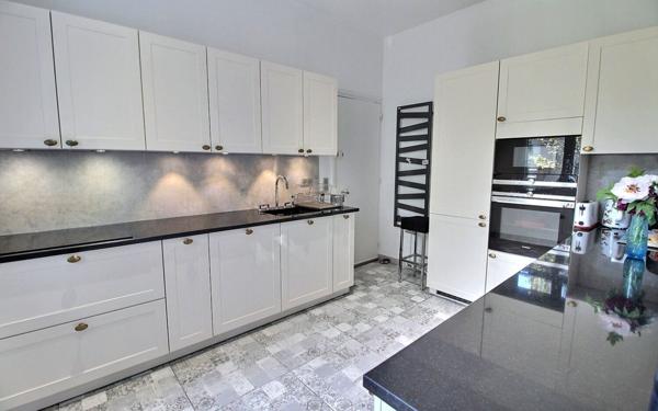 Appartement à vendre    6 pièces • 184,15 m2 Saint-Mandé