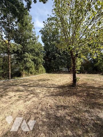 Terrain de 815m², plat et borné
