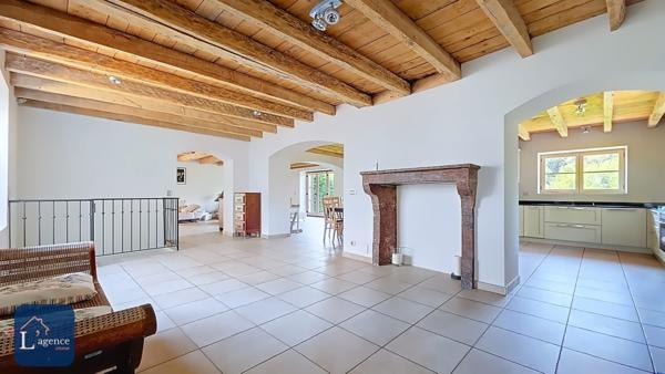 Propriété T7 unique alliant authenticité et confort moderne – Vanzy 74270