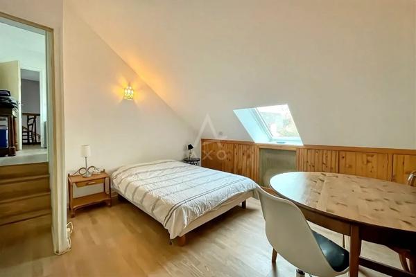 Maison individuelle -188 m2 surface au sol et terrain de 900 m², avec 5 chambres, salon et terrasse Sud, sans vis-à-vis en impasse au calme, prroche centre ville à Cesson Sévigné