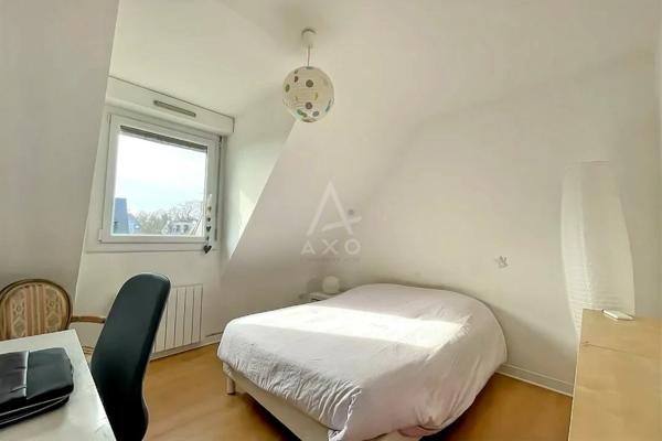 Maison individuelle -188 m2 surface au sol et terrain de 900 m², avec 5 chambres, salon et terrasse Sud, sans vis-à-vis en impasse au calme, prroche centre ville à Cesson Sévigné