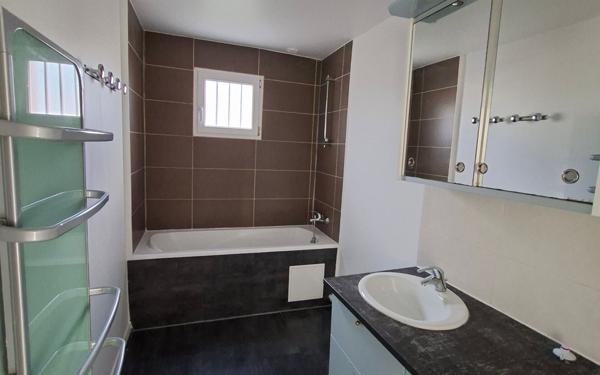 Maison à louer    3 pièces • 99 m2 Laniscat