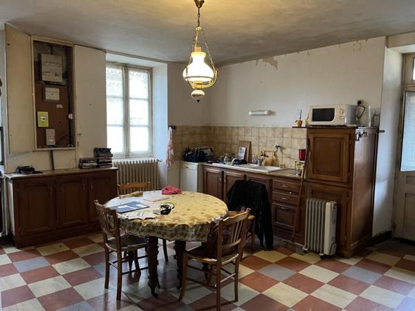 Maison à vendre |  Vars-sur-Roseix |  3 pièces | 114 m²