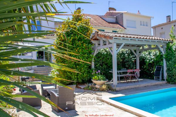 ROYAN - VÉRITABLE MAISON DE VILLE AVEC PISCINE AU CUR DU QUARTIER DE FONCILLON