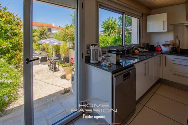 ROYAN - VÉRITABLE MAISON DE VILLE AVEC PISCINE AU CUR DU QUARTIER DE FONCILLON
