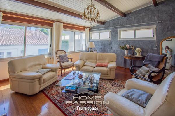 ROYAN - VÉRITABLE MAISON DE VILLE AVEC PISCINE AU CUR DU QUARTIER DE FONCILLON