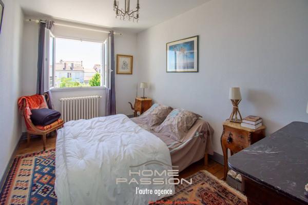 ROYAN - VÉRITABLE MAISON DE VILLE AVEC PISCINE AU CUR DU QUARTIER DE FONCILLON