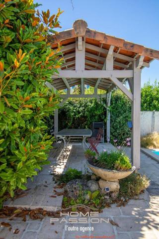 ROYAN - VÉRITABLE MAISON DE VILLE AVEC PISCINE AU CUR DU QUARTIER DE FONCILLON