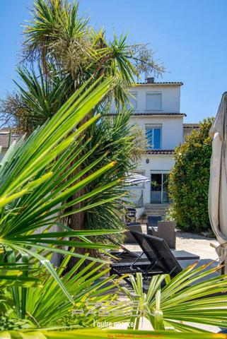 ROYAN - VÉRITABLE MAISON DE VILLE AVEC PISCINE AU CUR DU QUARTIER DE FONCILLON