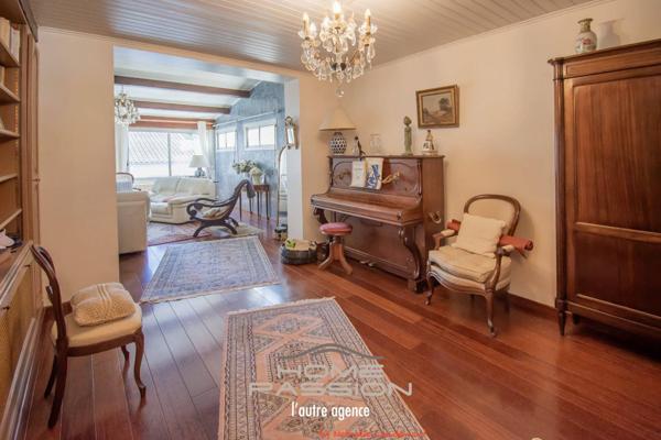 ROYAN - VÉRITABLE MAISON DE VILLE AVEC PISCINE AU CUR DU QUARTIER DE FONCILLON