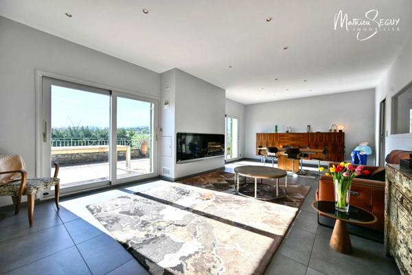 MORNANT LES PLATIERES - Maison de 185 m² en zone Ui avec potentiel de local artisanal