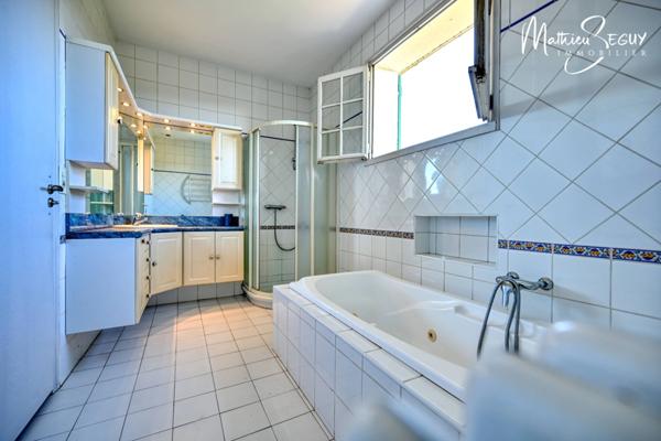 MORNANT LES PLATIERES - Maison de 185 m² en zone Ui avec potentiel de local artisanal