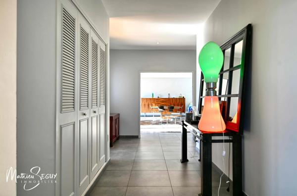 MORNANT LES PLATIERES - Maison de 185 m² en zone Ui avec potentiel de local artisanal