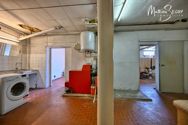 MORNANT LES PLATIERES - Maison de 185 m² en zone Ui avec potentiel de local artisanal