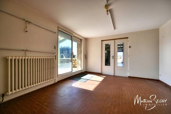 MORNANT LES PLATIERES - Maison de 185 m² en zone Ui avec potentiel de local artisanal