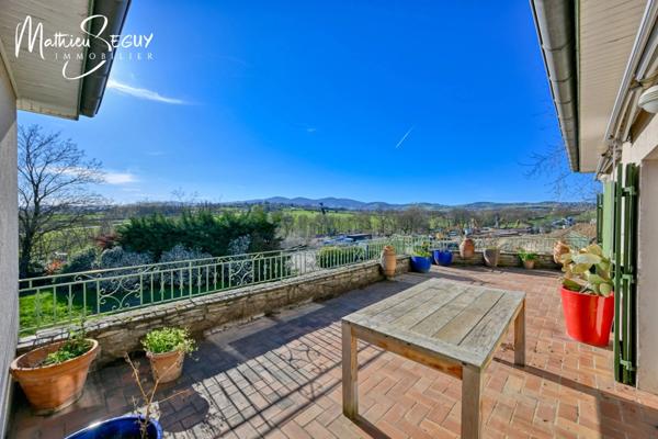 MORNANT LES PLATIERES - Maison de 185 m² en zone Ui avec potentiel de local artisanal