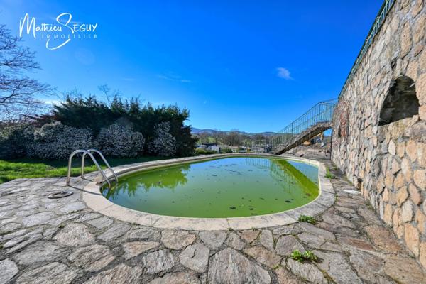 MORNANT LES PLATIERES - Maison de 185 m² en zone Ui avec potentiel de local artisanal