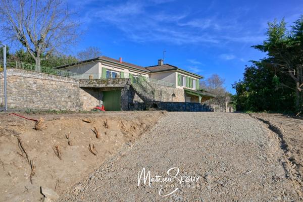 MORNANT LES PLATIERES - Maison de 185 m² en zone Ui avec potentiel de local artisanal