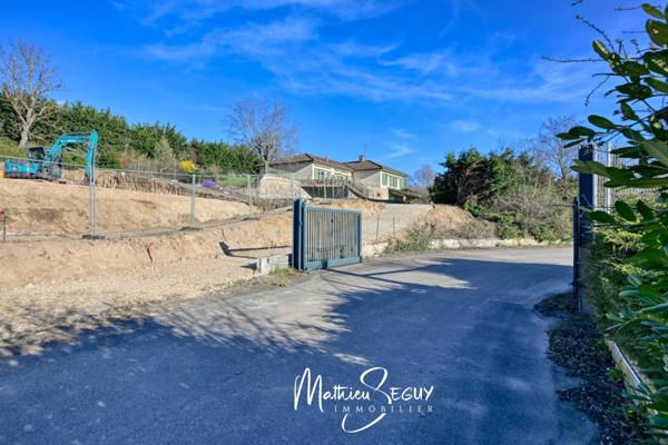 MORNANT LES PLATIERES - Maison de 185 m² en zone Ui avec potentiel de local artisanal