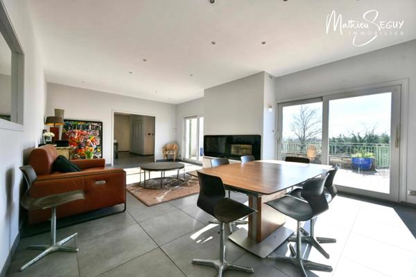 MORNANT LES PLATIERES - Maison de 185 m² en zone Ui avec potentiel de local artisanal