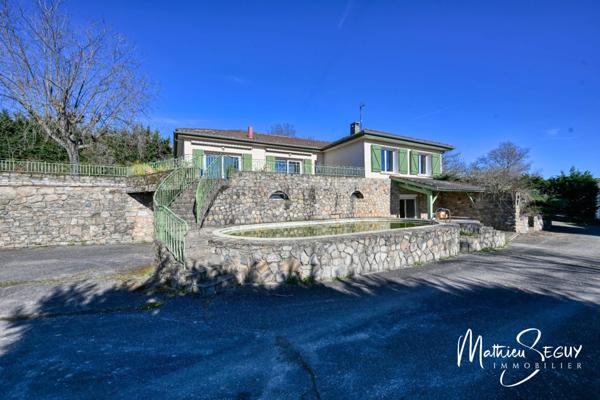 MORNANT LES PLATIERES - Maison de 185 m² en zone Ui avec potentiel de local artisanal