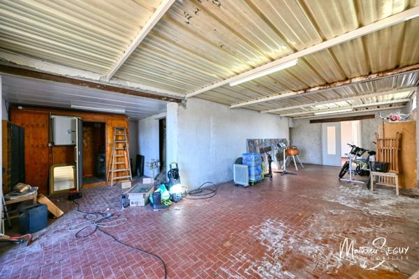 MORNANT LES PLATIERES - Maison de 185 m² en zone Ui avec potentiel de local artisanal