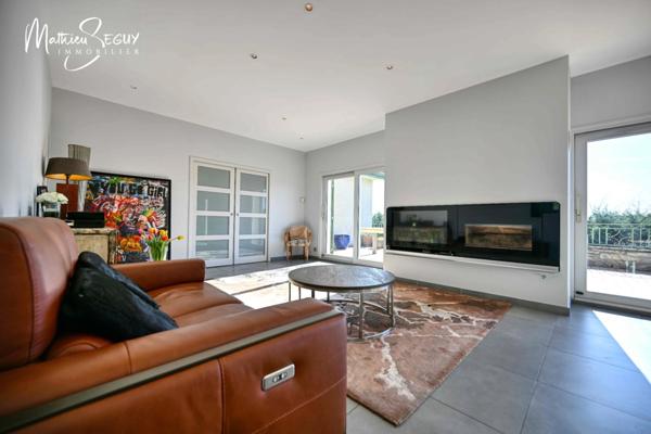 MORNANT LES PLATIERES - Maison de 185 m² en zone Ui avec potentiel de local artisanal