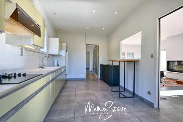 MORNANT LES PLATIERES - Maison de 185 m² en zone Ui avec potentiel de local artisanal