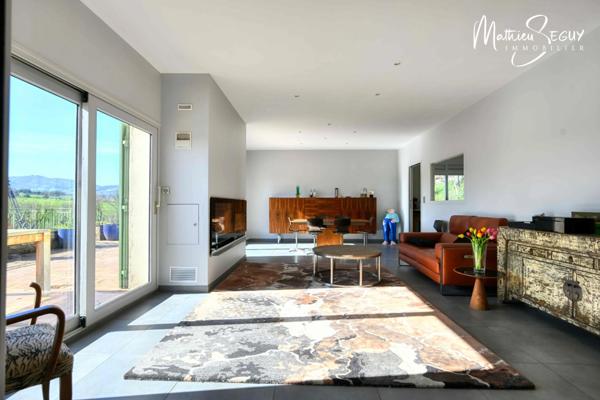 MORNANT LES PLATIERES - Maison de 185 m² en zone Ui avec potentiel de local artisanal