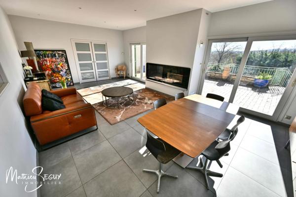 MORNANT LES PLATIERES - Maison de 185 m² en zone Ui avec potentiel de local artisanal