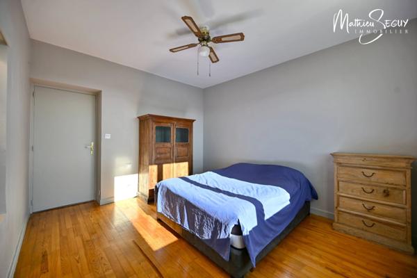 MORNANT LES PLATIERES - Maison de 185 m² en zone Ui avec potentiel de local artisanal