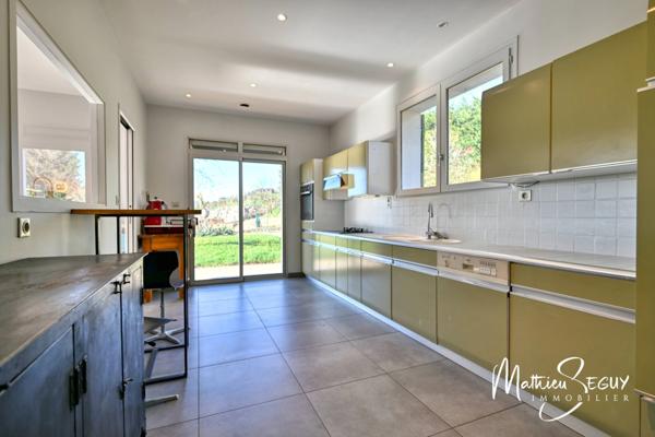 MORNANT LES PLATIERES - Maison de 185 m² en zone Ui avec potentiel de local artisanal