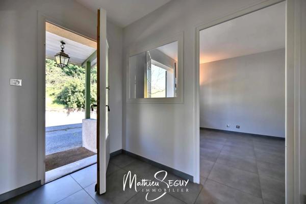 MORNANT LES PLATIERES - Maison de 185 m² en zone Ui avec potentiel de local artisanal