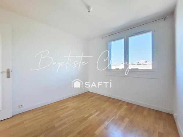 T3 Lumineux Lyon 8e : Balcon, Parking & Calme