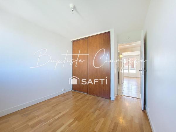 T3 Lumineux Lyon 8e : Balcon, Parking & Calme