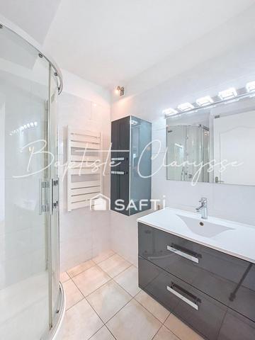 T3 Lumineux Lyon 8e : Balcon, Parking & Calme