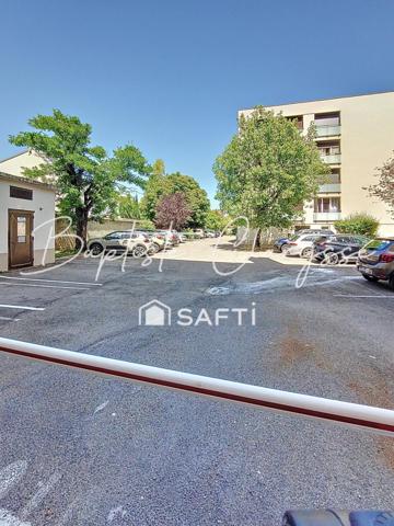 T3 Lumineux Lyon 8e : Balcon, Parking & Calme