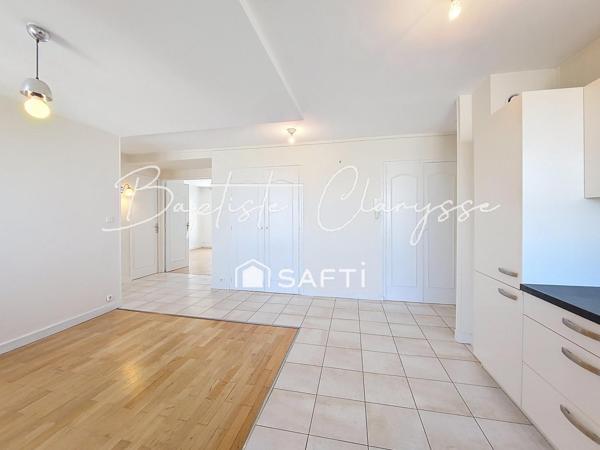 T3 Lumineux Lyon 8e : Balcon, Parking & Calme