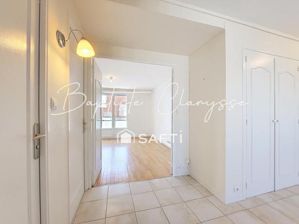 T3 Lumineux Lyon 8e : Balcon, Parking & Calme