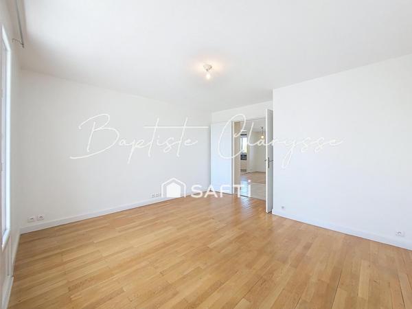 T3 Lumineux Lyon 8e : Balcon, Parking & Calme