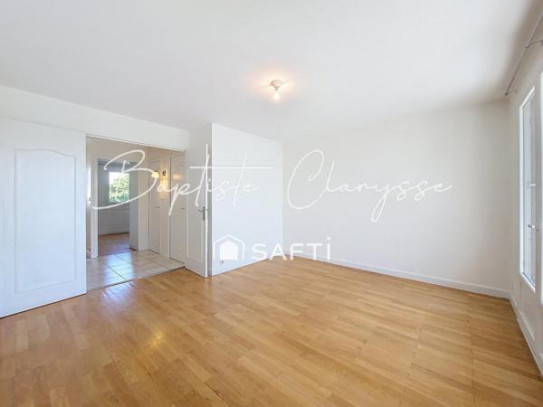 T3 Lumineux Lyon 8e : Balcon, Parking & Calme