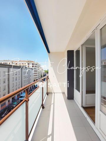 T3 Lumineux Lyon 8e : Balcon, Parking & Calme