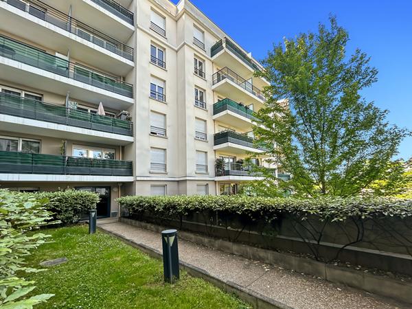 Appartement 3 pièces proche Métro 11